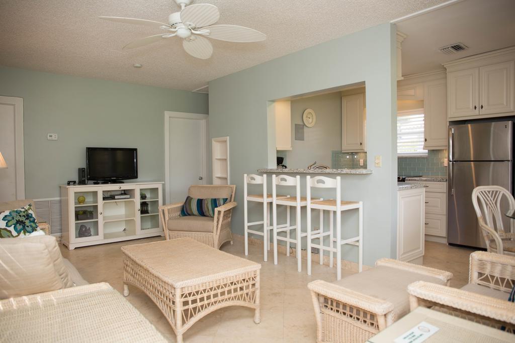 Royal Flamingo Villas ヒルスボロ・ビーチ エクステリア 写真