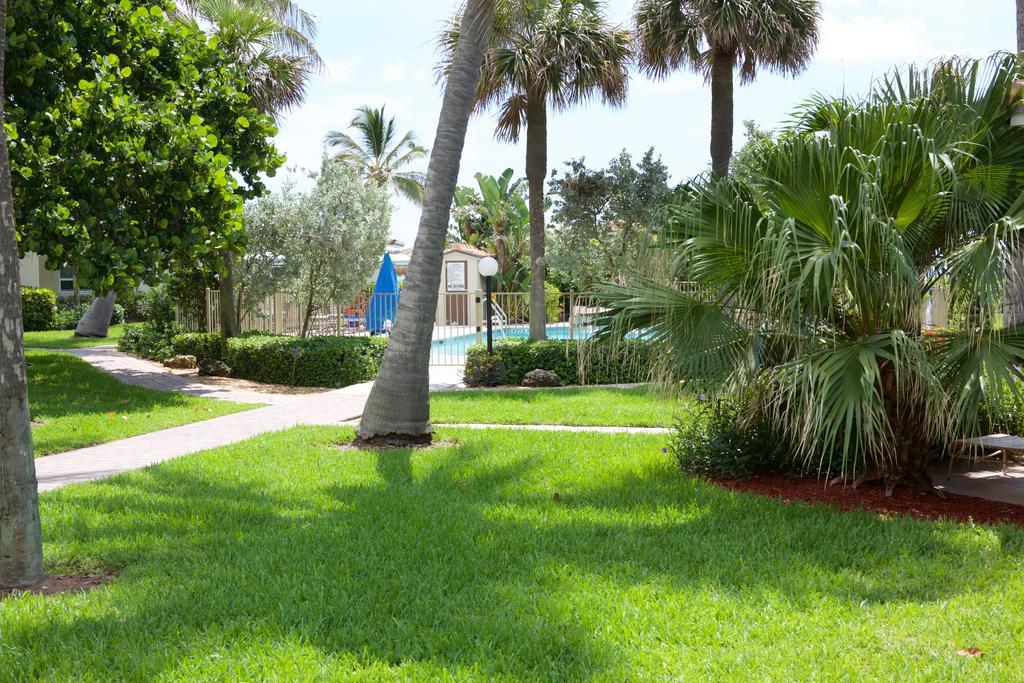 Royal Flamingo Villas ヒルスボロ・ビーチ エクステリア 写真